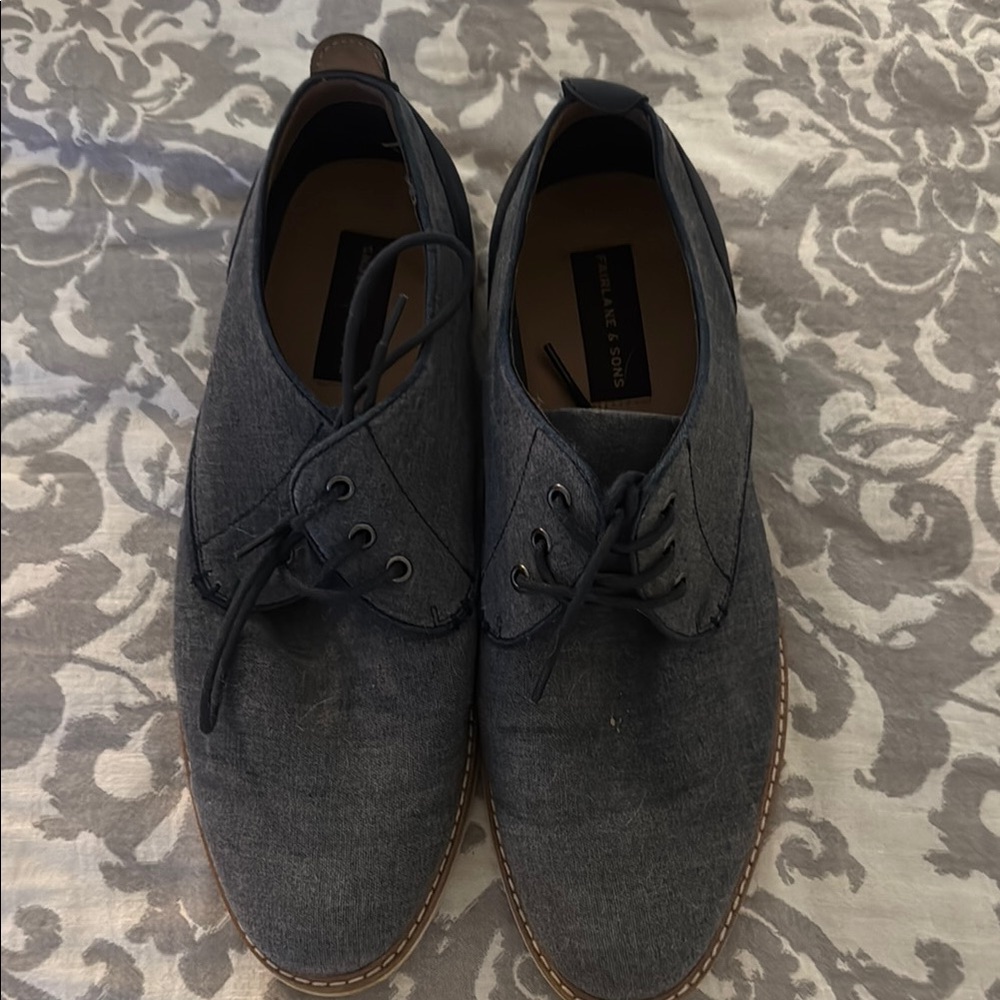 Elegant Blue Oxfords with Classic Lace-Up Design